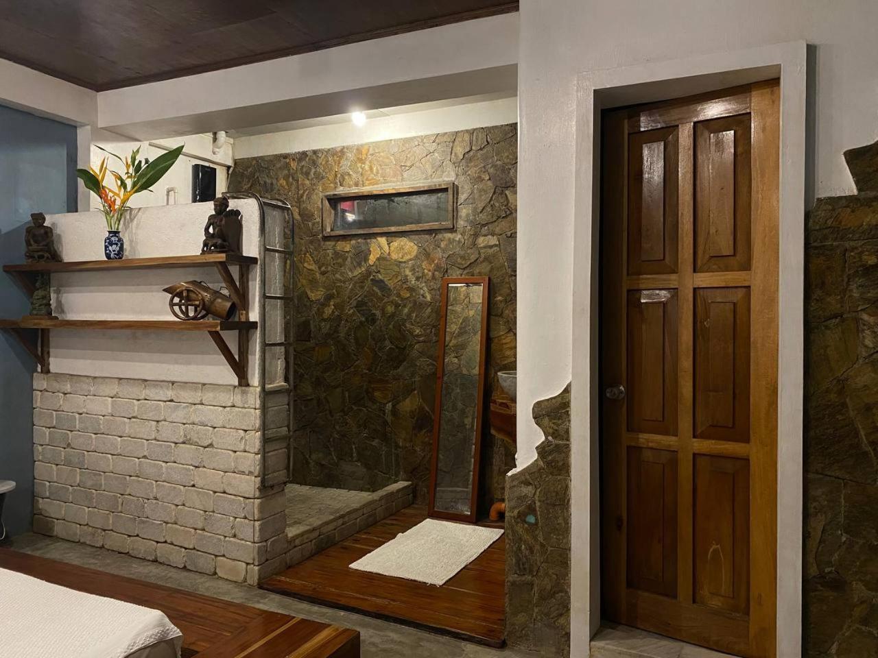 Stone Creek House Bed & Breakfast Romblon Luaran gambar