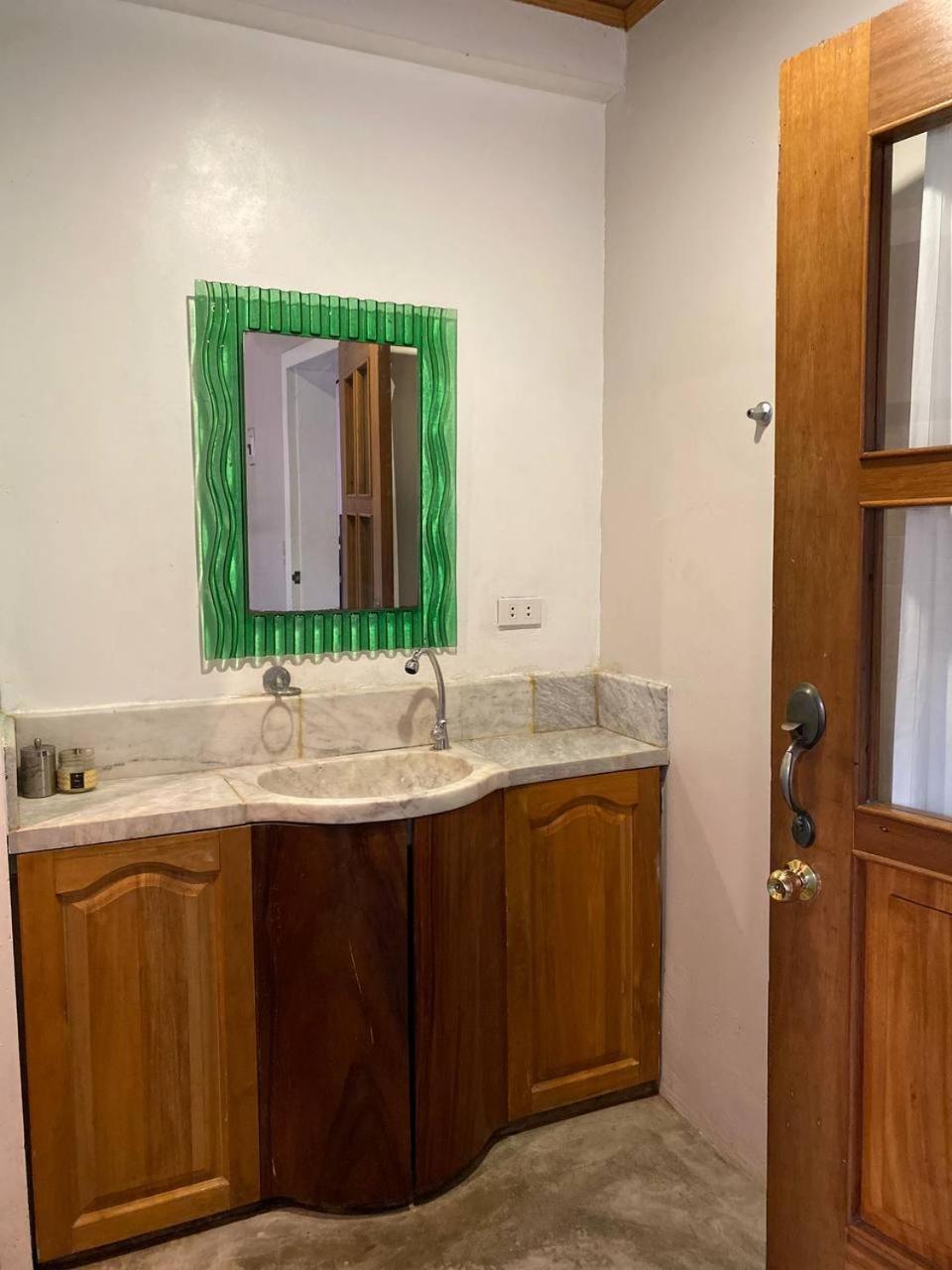 Stone Creek House Bed & Breakfast Romblon Luaran gambar